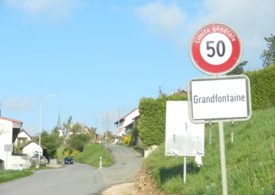 entrée du village (prendre à droite)